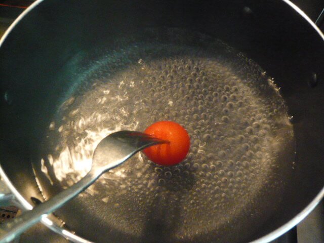 トマト湯むき４