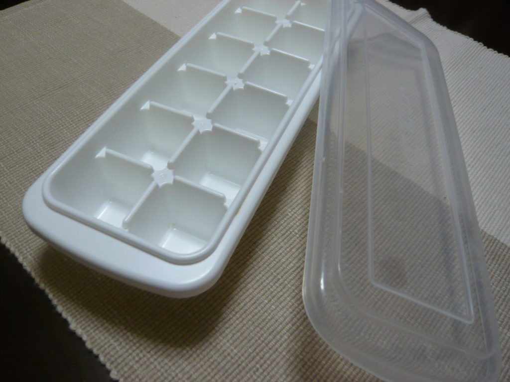 フタつき製氷皿